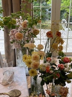 会場を彩る花